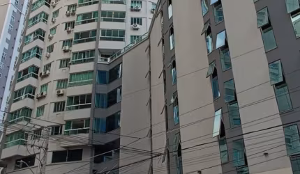 Linda Kitnet - Condomínio Internacional Residence - Pioneiros em BC na Frente da Roda Gigante.