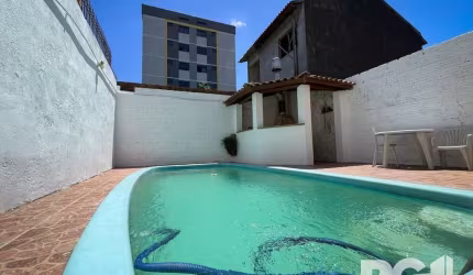 Casa com 3 quartos à venda na Rua Enfermeiro Ventura, Vila Nova, Porto Alegre, 120 m2 por R$ 490.000