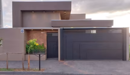 Linda casa residencial Nova no Set Valley III, imóvel com projeto moderno e um excelente acabamento, com porcelanato em toda a casa.