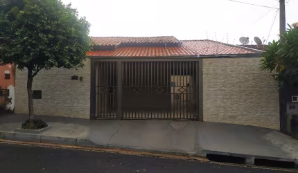 Linda casa no Residencial Machado, rica em armários, ótima localização, ao lado do Condomínio Amazônas, próximo a Av. Danilo Galeazzi e ao Linhão.