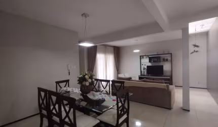 Casa duplex com dois pontos comerciais