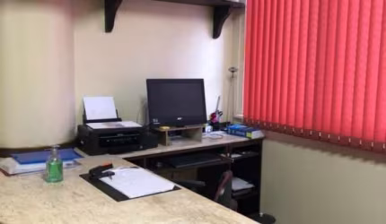 Sala comercial para alugar na Rua Vigário José Inácio, 250, Centro Histórico, Porto Alegre por R$ 700