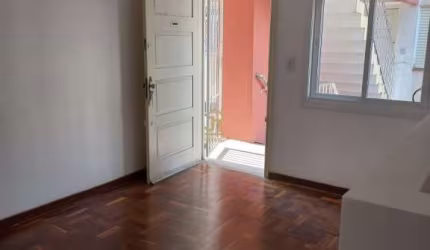 Apartamento com 2 quartos para alugar na Beco Plínio Brasil Milano, 2213, Passo da Areia, Porto Alegre por R$ 1.200