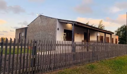 Casa à venda na Rua Andrade Neves, 3050, Zona Nova, Tramandaí por R$ 220.000