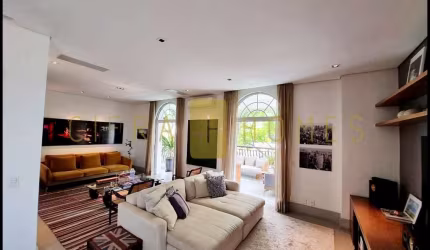 Apartamento de alto padrão à venda, requintado, charmoso, com 225 m², 3 suítes, 4 vagas de garagem,