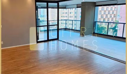 Apartamento à venda, impecável, com 4 dormitórios (3 suítes), 3 vagas, em Moema