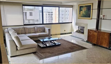 Belíssimo apto à venda, 163m², com 3 suites, 5 banheiros e 3 vagas em Moema