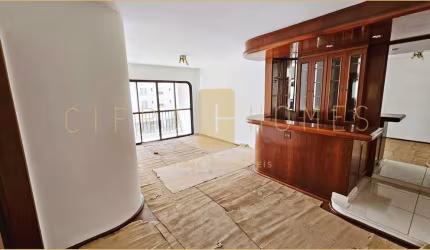 Apartamento com 3 dormitórios, varanda e lazer completo em área tranquila e arborizada.