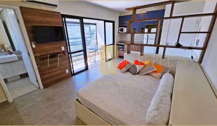 Studio moderno, mobiliado, com varanda panorâmica e ampla área de lazer no condomínio.