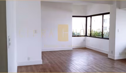 Amplo Apartamento com 3 Suítes, 3 Vagas e Excelente Localização em Área Arborizada.