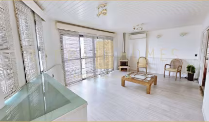 Apartamento à venda com 3 Dormitórios, 2 Suítes, reformado e com Lareira.