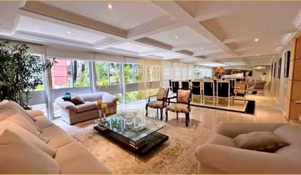 Apartamento com 4 suítes, mobiliado, com banheira, sala ampla e cozinha iluminada, exclusivo.