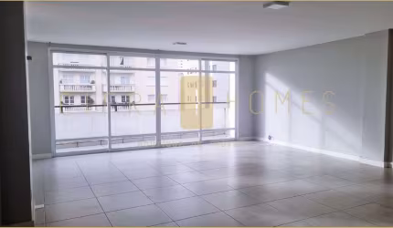 Apartamento duplex com 3 Quartos, 2 Suítes, com varanda e vista para o Parque Ibirapuera.