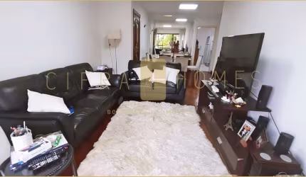 Apartamento à venda, com 1 vaga, amplo e iluminado com sacada, sala em dois ambientes e ótima local