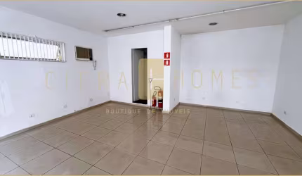 Loja comercial de 39m² com copa, banheiro e excelente localização em Moema.