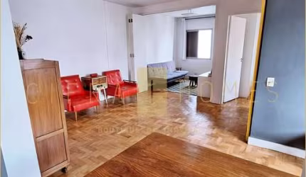 Apartamento reformado e mobiliado a venda, com 59m², 1 dormitório, sala de TV e lazer completo.