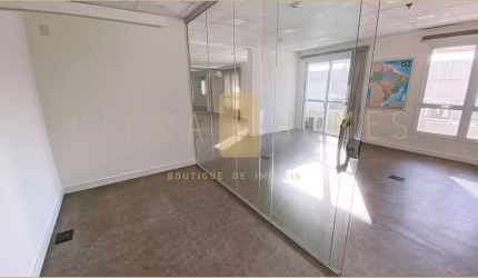 Conjunto comercial de 183m² com salas, copa, varandas e 4 vagas próximo ao metrô.