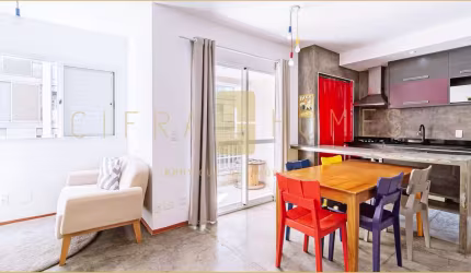 Apartamento Reformado com 1 dormitório e sala ampliada com sacada e Lazer Completo, a apenas 4 quad