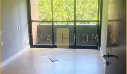 Apartamento à venda, com 2 dormitórios com suíte, sacada e lazer completo próximo à Paulista