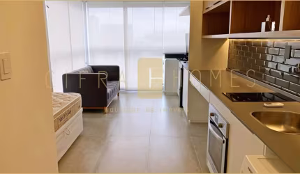 Studio mobiliado e aconchegante, com 27m², bem iluminado e decorado em bairro nobre de São Paulo.