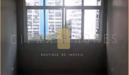Apartamento Modernizado no 8º Andar com Vista Privilegiada na Avenida Paulista