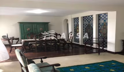 EXCELENTE CASA TRIPLEX, SUPER CONFORTÁVEL E ACONCHEGANTE, AMPLA 530M² CONSTRUÍDOS COM 3 VAGAS NA GAR