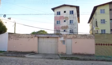ALUGA - SE APARTAMENTO COM 02 DORMITORIOS SENDO 01 SUITE, COM VAGA, COZINHA, AREA DE SERVIÇO.