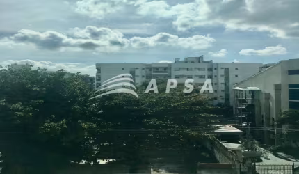 EXCELENTE SALA COMERCIAL LOCALIZADO EM JACAREPAGUÁ, 30M2, AREJADO E COM VISTA, POSSUI 1 VAGA DE GARA