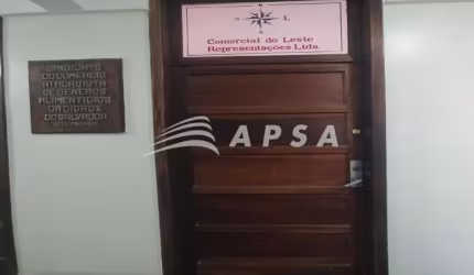 ÓTIMA OPORTUNIDADE NO COMERCIO.      SALA COMERCIAL COM 52 M², SALA AMPLA, SOL DA MANHÃ, PRÉDIO COM