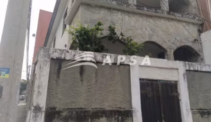 ÓTIMA OPORTUNIDADE SITUADO NA AMARALINA.  CASA COM 356 M², 1 SALA DE ESTAR, 1 SALA DE JANTAR, 3 BANH