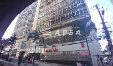 SALA COMERCIAL NO EDIFICIO C. ROLIM COM BANHEIRO EM ÓTIMO ESTADO .