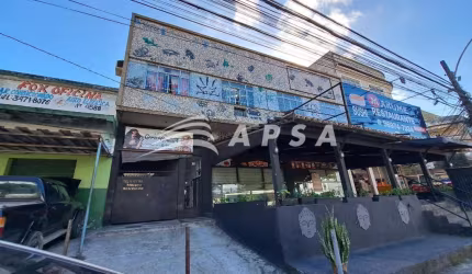 IMÓVEL DE 85M² MUITO BEM LOCALIZADO! CONSTA 3 SALAS, SENDO UMA DELAS COM PIA PARA COPA, E BANHEIRO.
