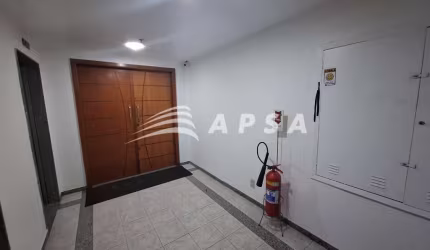 EXCELENTE ANDAR COMERCIAL LOCALIZADO NO CENTRO DO RIO, COM 243M². COMPOSTO AREA AMPLA, COPA, TRÊS BA
