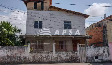 BOA OPORTUNIDADE EM ABRANTES. CASA NO 1 ANDAR, COM 90 M² , COMPOSTA POR 3 QUARTOS, SALA AMPLA E AREJ