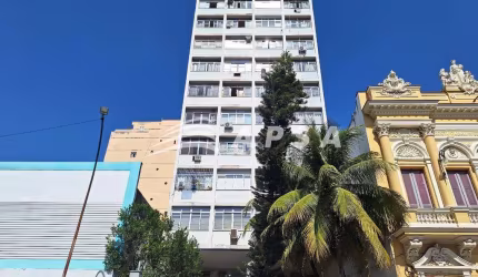 APARTAMENTO BEM ALTO, BEM ILUMINADO, BANHEIRO SOCIAL COM INSTALAÇÃO E ESPAÇO PARA MÁQUINA DE LAVAR,