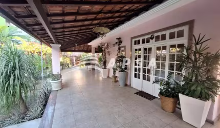 OPORTUNIDADE ÚNICA NO BAIRRO DO ANIL. EXCELENTE CASA EM ÁREA PRIVADA NO MELHOR PONTO DO BAIRRO AO LA