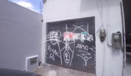 CASA  COM SALA TÉRREO, 02 QUARTOS SENDO 02 SUÍTES,  COZINHA GARAGEM EM ÓTIMA LOCALIZAÇÃO .