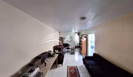 CASA NO BAIRRO DE FÁTIMA, COM MAIS 1 DUPLEX EM ANEXO NO 1º ANDAR, MEDINDO 352M², DISPÕE DE 3 SUÍTES,