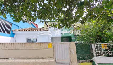 EXCELENTE CASA, 70 M², DE FRENTE, BEM AREJADA E VENTILADA, COM ÓTIMA LOCALIZAÇÃO, RUA TRANQUILA, COM