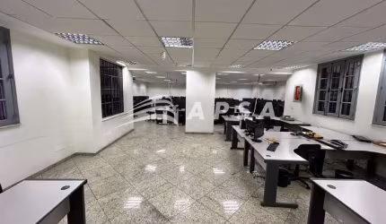 EXCELENTE PRÉDIO COMERCIAL NA TIJUCA, PRÓXIMO A UNIVERSIDADE VEIGA DE ALMEIDA E PETROBRÁS, COM 710M²