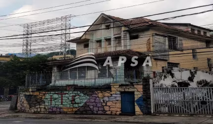 CASA COMERCIAL COM 300M2, COMPOSTO POR DEZ SALAS, QUATRO, BANHEIROS, UMA COZINHA E ÁREA EXTERNA. ALU