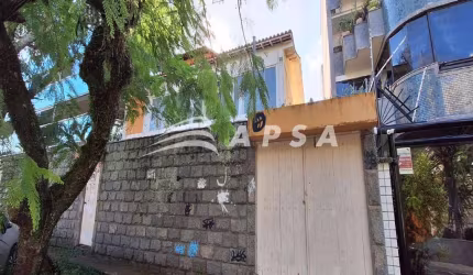 ESPAÇOSA E VERSÁTIL PROPRIEDADE DISPONÍVEL PARA ALUGUEL NO RECREIO DOS BANDEIRANTES. COM 630M², VARI