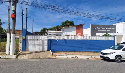 CASA PARA FINS COMERCIAL OU RESIDENCIAL BEM LOCALIZADO NA PITANGUINHA, 4 SALAS SENDO 1 COM BANHEIRO;
