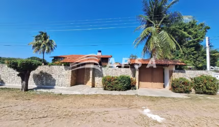 EXCELENTE CASA LOCALIZADA EM IPIOCA, 4 QUARTOS SENDO 1 SUÍTE E 2 REVERSÍVEIS; SALA DE ESTAR E JANTAR