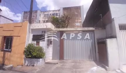 APARTAMENTO VENTILADO COM 03 QUARTOS, SALA, COZINHA , BANHEIRO, GARAGEM  PROX. AO COLEGIO DA POLICIA