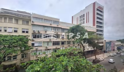 APARTAMENTO EM IPANEMA, O IMÓVEL CONTA COM QUATRO QUARTOS AMPLOS SENDO UM DELES UMA SUÍTE, TODOS EQU
