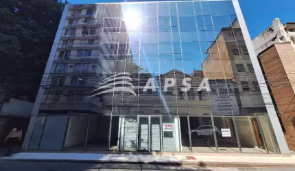 EXCELENTE SALA COMERCIAL DE 22 M² SENDO RECEPÇÃO, SALA, LAVABO E MINI COPA, COM PISO EM PORCELANATO,