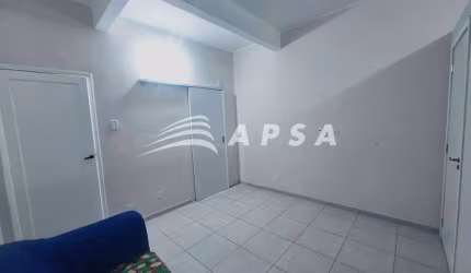 APARTAMENTO EM COPACABANA, PERFEITO PARA QUEM VALORIZA PRATICIDADE E CONFORTO. O IMÓVEL CONTA COM UM