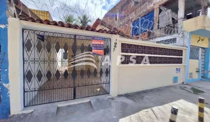 CASA PLANA COM 02 QUARTOS, SALA, COZINHA, BANHEIRO , QUINTAL E GARAGEM  PROX. A CAIXA D`AGUA DO JARD