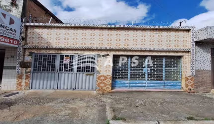 CASA COM AMPLO ESPAÇO INTERNO, LOCALIZADA PRÓXIMO AO MERCADO DO ARTESANATO, NASCENTE, SALA, 03 QTOS,